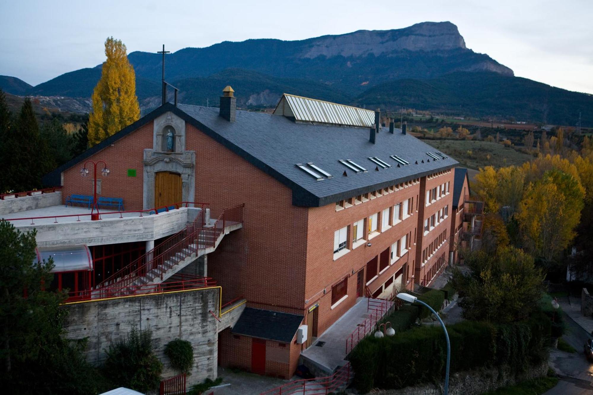 Residencia Albergue Jaca Exterior foto