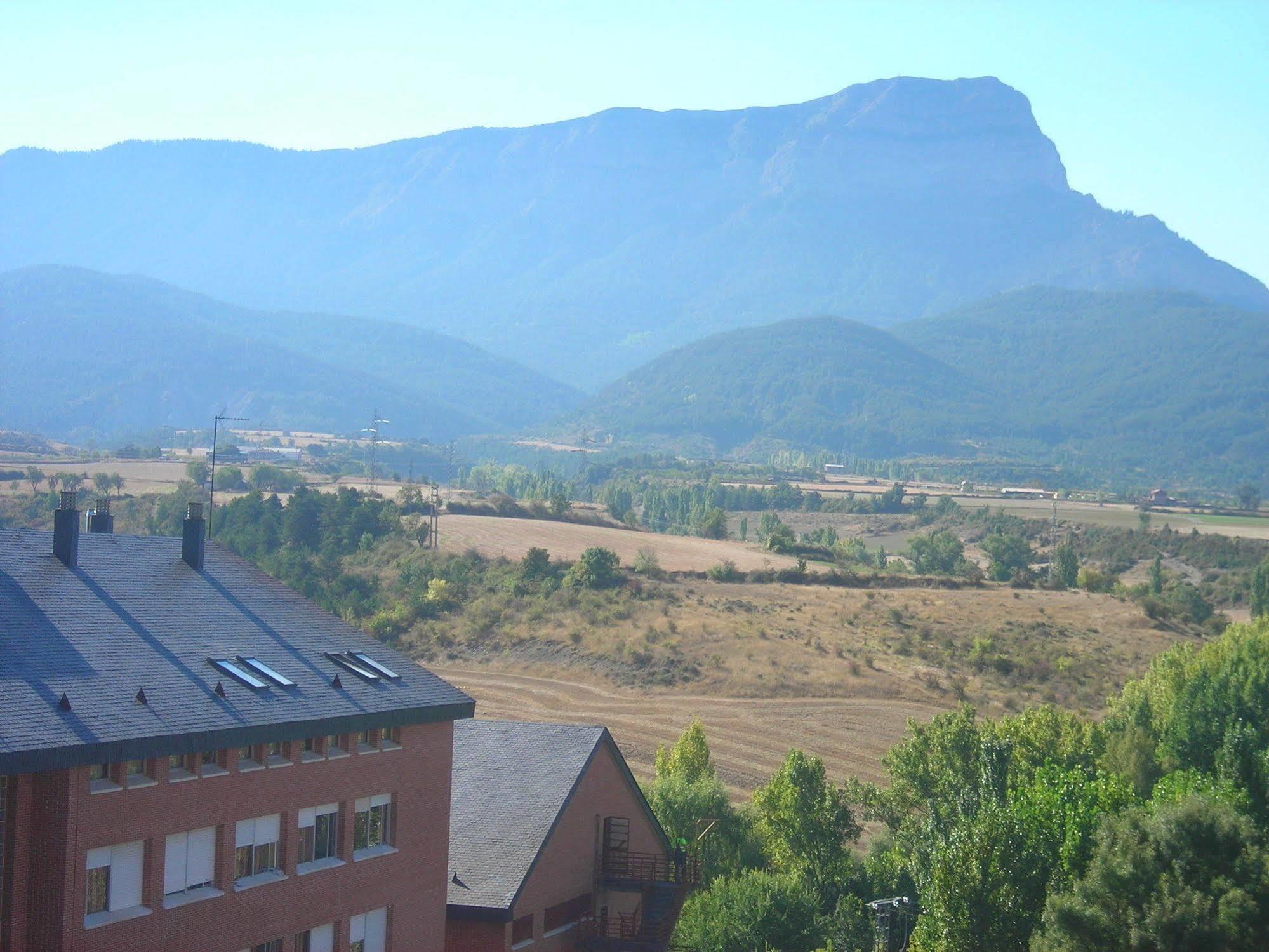 Residencia Albergue Jaca Exterior foto
